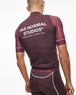 Pas Normal Studios Men's Mechanism Stow Away Gilet — Light Burgundy^ Jackets & Gilets