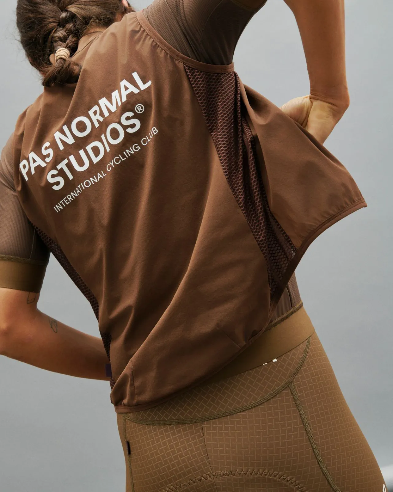 Pas Normal Studios Women's Mechanism Stow Away Gilet — Bronze^Women Jackets & Gilets