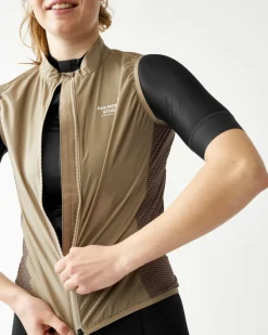 Pas Normal Studios Women's Mechanism Stow Away Gilet — Beige^Women Jackets & Gilets